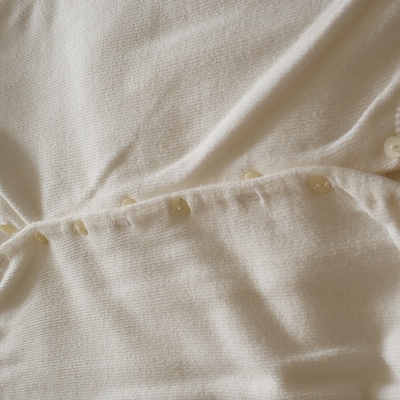 Size medium 100 percent cotton sweater - Picture 7 of 7